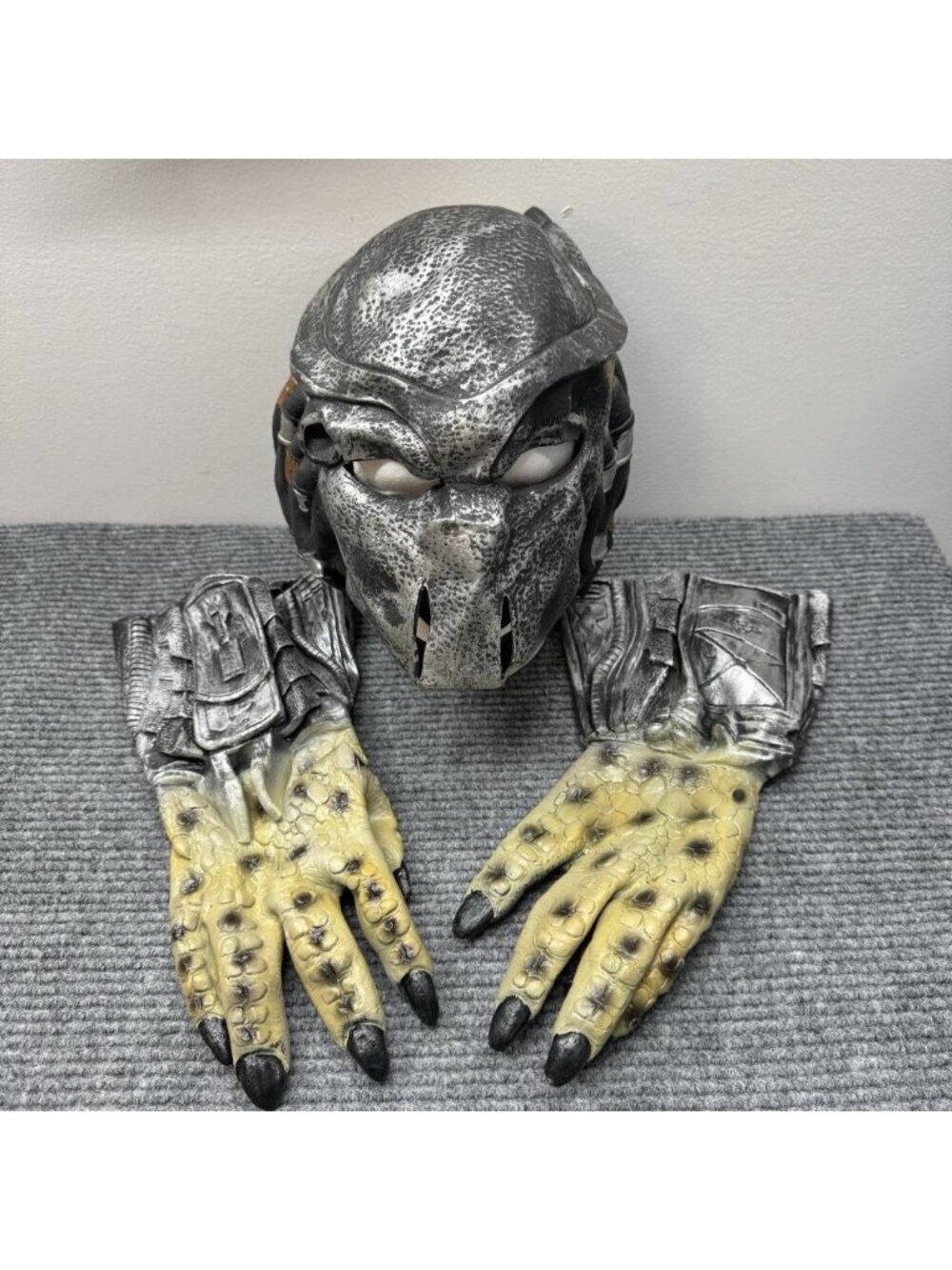 Rubie's Alien vs Predator Movie Latex Mask + Hands Gloves 2007 Halloween Costume